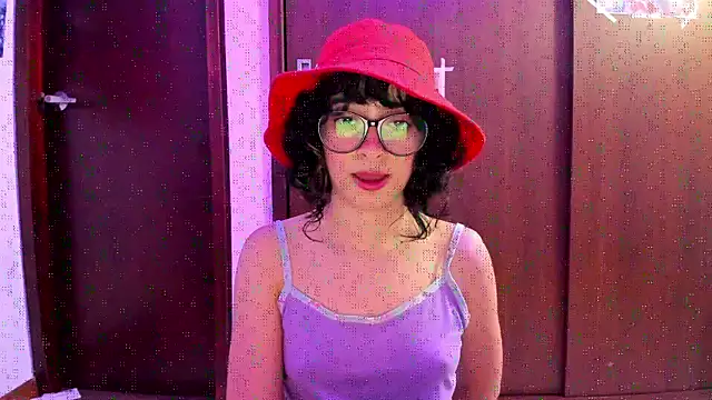 Snapshot of _Lunnaa_ chatting on October 12, 2025, 12:01 am Lunnaa online show from October 12, 2025, 12:01 am