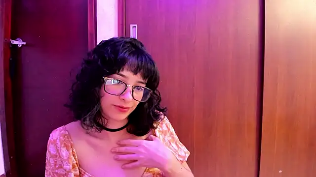 Snapshot of _Lunnaa_ chatting on March 23, 2025, 4:05 am Lunnaa online show from March 23, 2025, 4:05 am