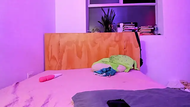 Snapshot of _Lunnaa_ chatting on January 26, 2025, 1:52 am Lunnaa online show from January 26, 2025, 1:52 am