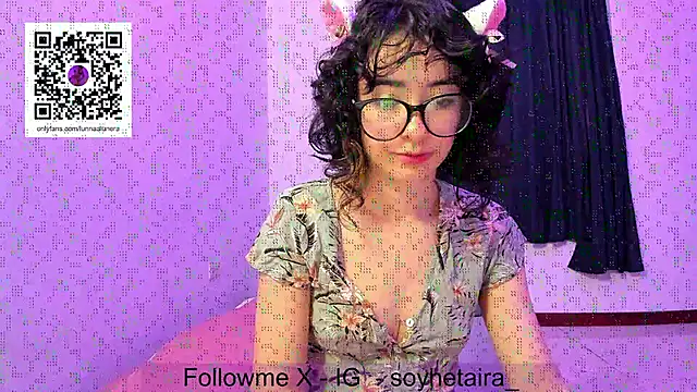 Snapshot of _Lunnaa_ chatting on December 2, 2025, 1:06 am Lunnaa online show from December 2, 2025, 1:06 am