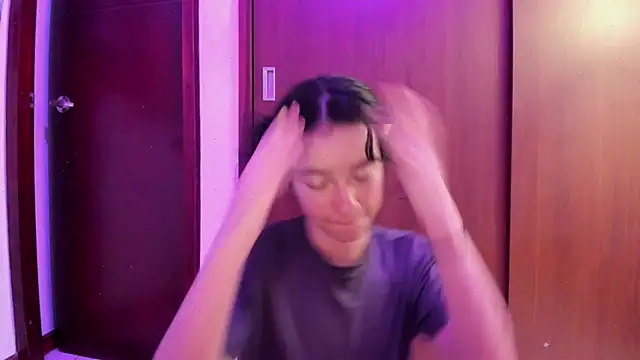 Snapshot of _Lunnaa_ chatting on February 23, 2025, 5:01 am Lunnaa online show from February 23, 2025, 5:01 am