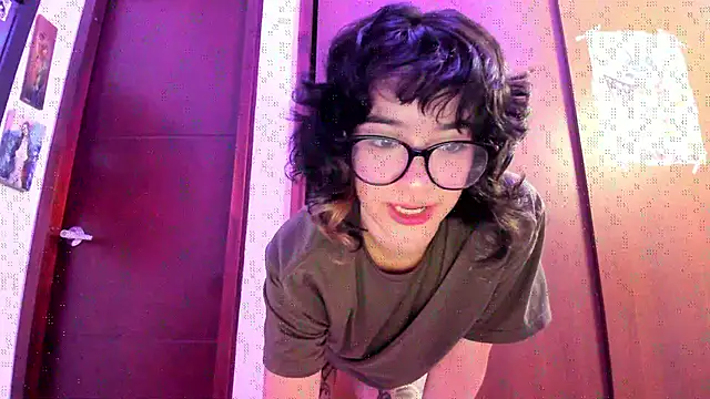 Snapshot of _Lunnaa_ chatting on October 20, 2025, 2:57 am Lunnaa online show from October 20, 2025, 2:57 am