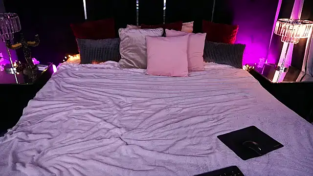 CassandraGood online show from April 8, 2026, 6:04 am