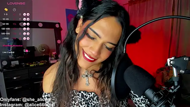 Snapshot of SWEET_ALICEXX chatting on January 17, 2025, 6:33 pm SWEET ALICEXX online show from January 17, 2025, 6:33 pm