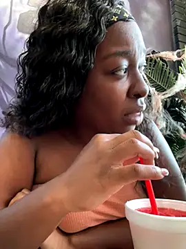 Snapshot of tokyopetitexx chatting on October 9, 2025, 6:41 pm tokyopetitexx online show from October 9, 2025, 6:41 pm