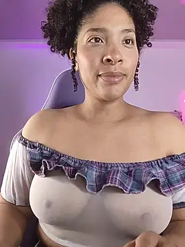 Snapshot of DannaBerry chatting on January 6, 2026, 2:21 pm DannaBerry online show from January 6, 2026, 2:21 pm