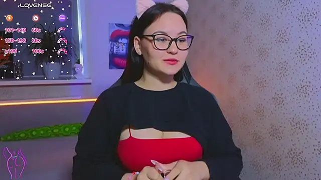 EsterLogan online show from October 1, 2025, 11:25 am