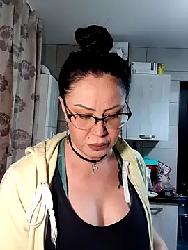 x  KHALEESI  x online show from November 21, 2025, 5:12 pm