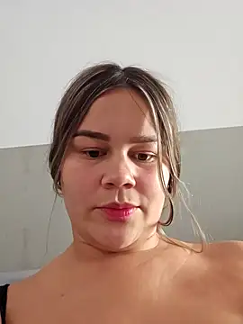 Snapshot of sweet_lucia chatting on January 14, 2025, 3:15 pm sweet lucia online show from January 14, 2025, 3:15 pm