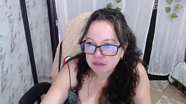 Sonialorens  online show from February 20, 2025, 2:13 pm