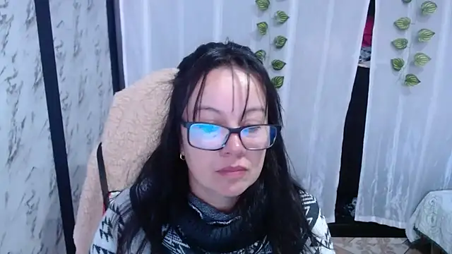 Sonialorens  online show from February 28, 2025, 1:58 pm