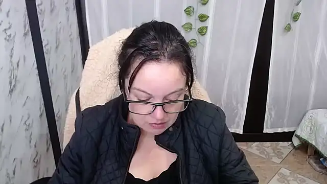 Sonialorens  online show from March 13, 2025, 3:06 pm