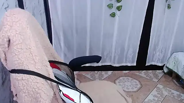 Sonialorens  online show from March 7, 2025, 12:45 pm