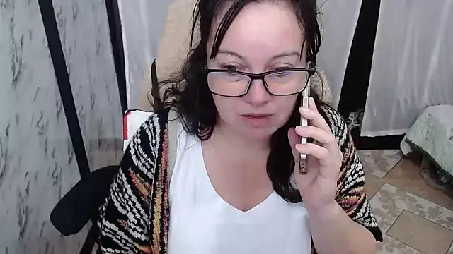 Sonialorens  online show from March 8, 2025, 5:22 pm