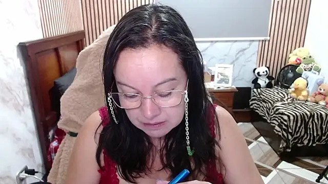 Sonialorens  online show from April 20, 2026, 3:35 pm