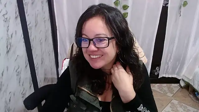 Sonialorens  online show from March 5, 2025, 12:44 pm