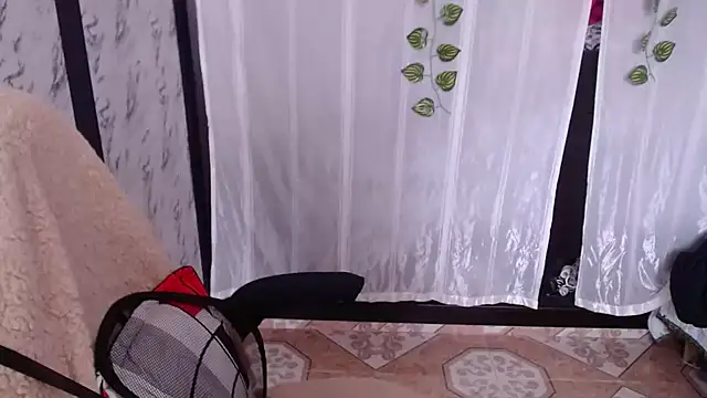 Sonialorens  online show from March 12, 2025, 7:25 pm