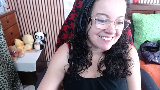 Sonialorens  online show from October 8, 2025, 4:29 pm