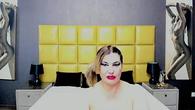 Snapshot of KiraLeila chatting on March 12, 2025, 8:09 pm KiraLeila online show from March 12, 2025, 8:09 pm