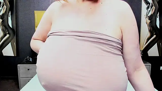 Snapshot of KiraLeila chatting on November 17, 2025, 2:21 pm KiraLeila online show from November 17, 2025, 2:21 pm