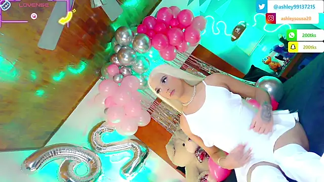 Snapshot of ashley_19xx chatting on November 12, 2025, 4:22 pm ashley 19xx online show from November 12, 2025, 4:22 pm