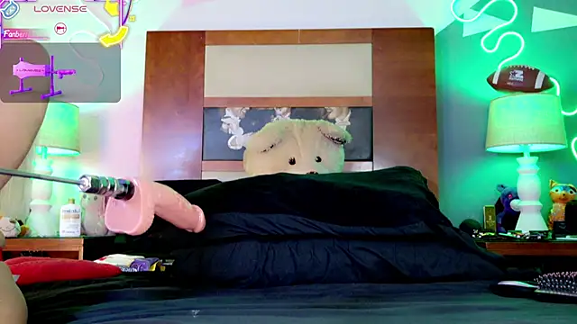 ashley 19xx online show from April 7, 2026, 10:00 pm