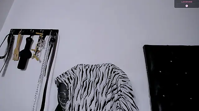 alejandraluxt online show from April 2, 2026, 12:01 pm