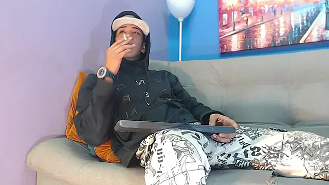 Snapshot of Robert_Kingg chatting on December 17, 2024, 3:17 am Robert Kingg online show from December 17, 2024, 3:17 am