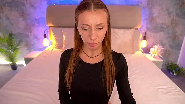 MirandaHobbs online show from October 22, 2025, 7:08 am