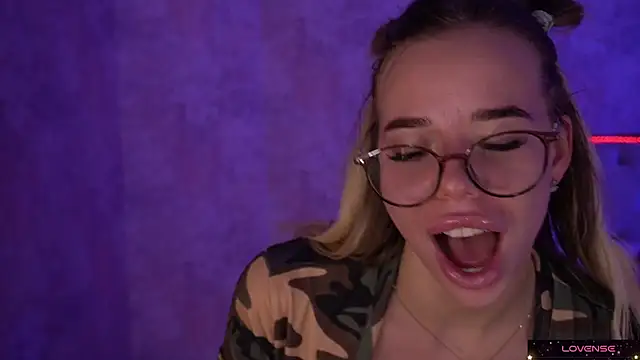 Snapshot of Sexy_Ira chatting on February 14, 2025, 12:03 pm Sexy Ira online show from February 14, 2025, 12:03 pm