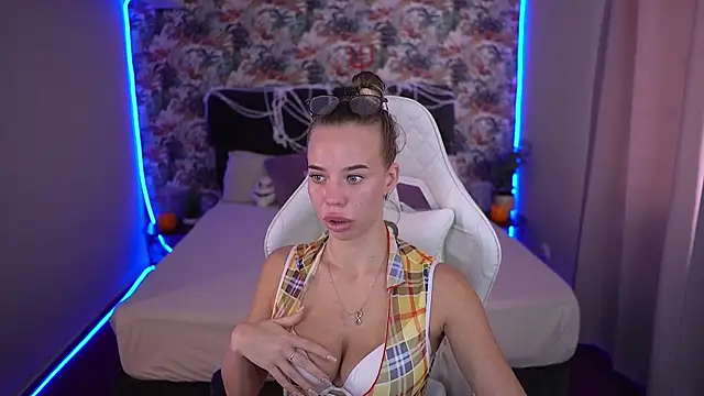 Snapshot of Sexy_Ira chatting on October 24, 2025, 6:23 am Sexy Ira online show from October 24, 2025, 6:23 am