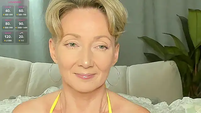AkexandraFix online show from May 19, 2026, 2:02 pm
