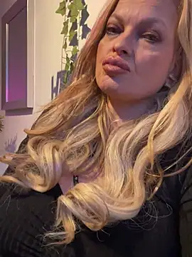 Lisavontease online show from January 11, 2026, 3:52 pm