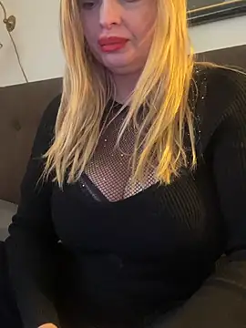 Snapshot of Lisavontease chatting on April 18, 2026, 2:19 pm Lisavontease online show from April 18, 2026, 2:19 pm