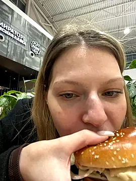 Snapshot of MaryHiggins chatting on October 20, 2025, 3:12 pm MaryHiggins online show from October 20, 2025, 3:12 pm