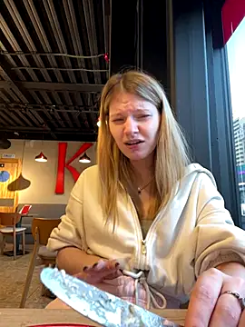 Snapshot of MaryHiggins chatting on November 22, 2025, 12:59 pm MaryHiggins online show from November 22, 2025, 12:59 pm