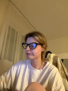 Snapshot of MaryHiggins chatting on November 5, 2025, 1:20 am MaryHiggins online show from November 5, 2025, 1:20 am