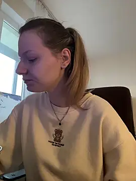 Snapshot of MaryHiggins chatting on November 1, 2025, 1:16 pm MaryHiggins online show from November 1, 2025, 1:16 pm