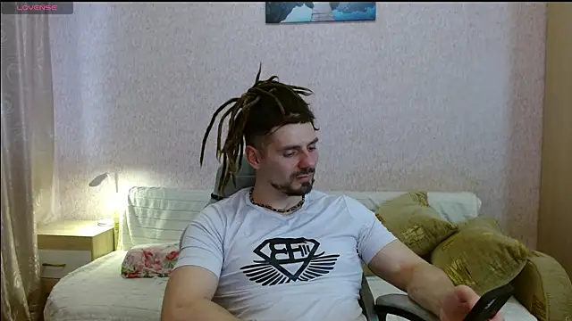 Aestheticguy101 online show from April 10, 2026, 3:08 pm