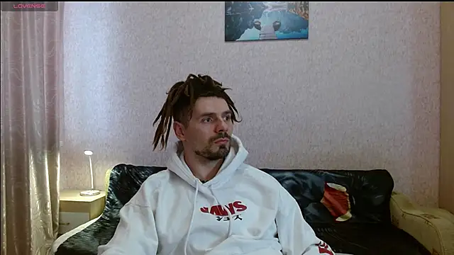 Aestheticguy101 online show from April 14, 2026, 9:36 am