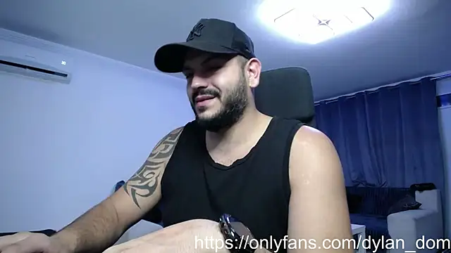 Snapshot of dyllan_dom_ chatting on October 19, 2025, 10:23 pm dyllan dom online show from October 19, 2025, 10:23 pm