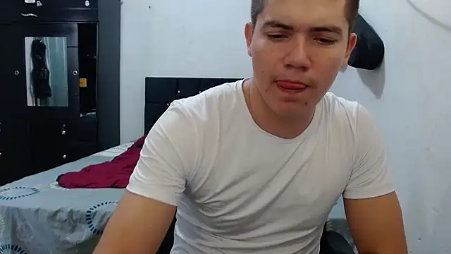 suckmydickbitch97 online show from November 12, 2025, 12:42 pm