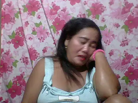 Snapshot of pinaySandra chatting on November 1, 2025, 12:32 pm pinaySandra online show from November 1, 2025, 12:32 pm