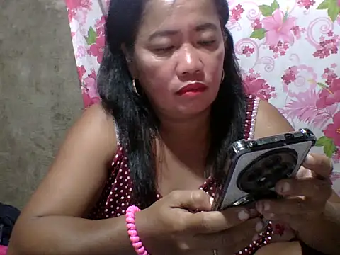 Snapshot of pinaySandra chatting on October 29, 2025, 12:42 am pinaySandra online show from October 29, 2025, 12:42 am