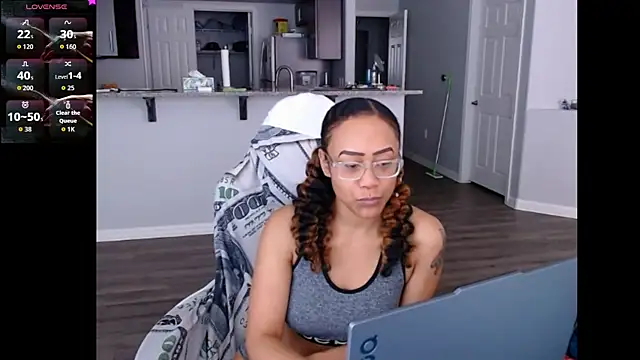 Snapshot of RylHoneyy chatting on June 16, 2026, 7:58 pm RylHoneyy online show from June 16, 2026, 7:58 pm
