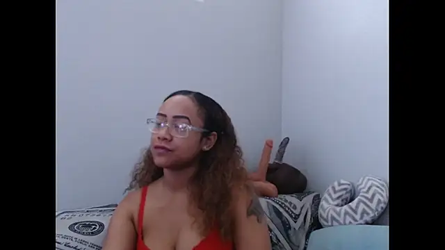 RylHoneyy online show from March 23, 2026, 4:18 pm