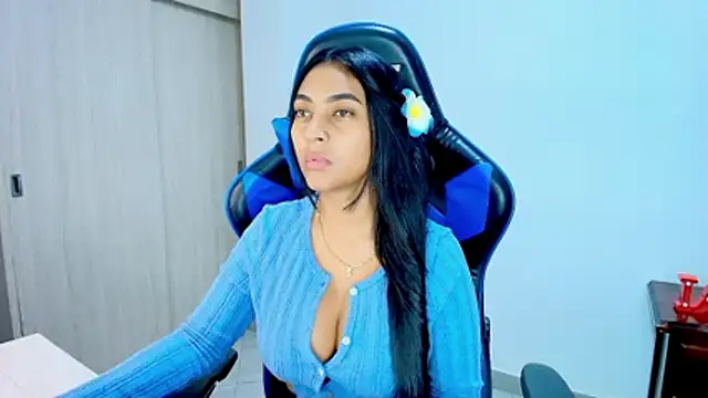 sophiax-x online show from December 18, 2025, 11:03 am