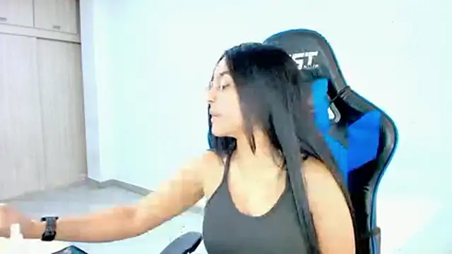 sophiax-x online show from February 25, 2026, 5:35 pm