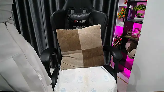 Yuki-yio online show from September 11, 2025, 1:27 am