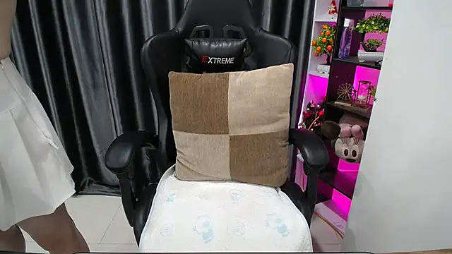 Yuki-yio online show from September 24, 2025, 1:24 am